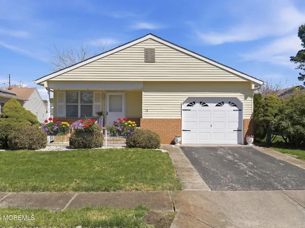 14 Woodstock Drive, Toms River, NJ 08757