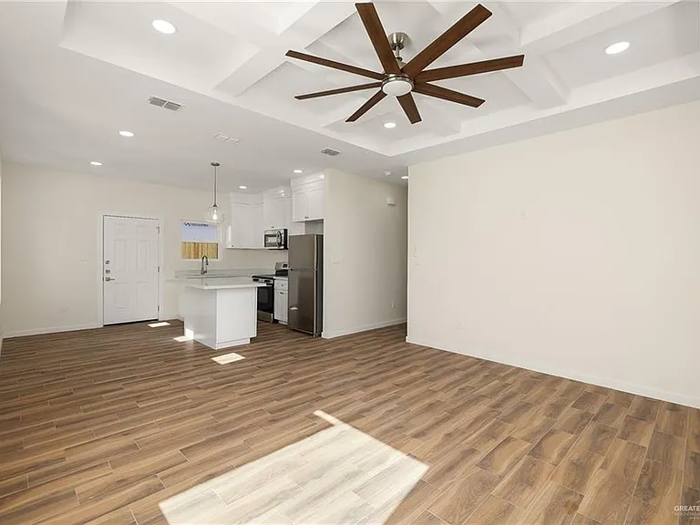 609 N Onyx Ave #2 — Photo 5