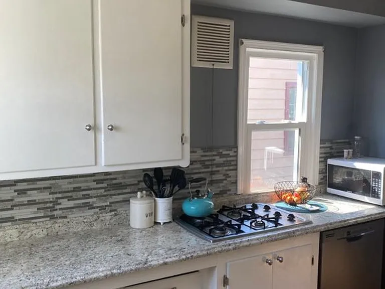 722 Symes Ave — Photo 10