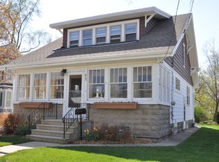 613 Grand Ave, Mukwonago, WI 53149