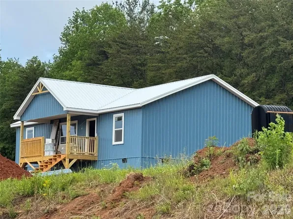 2020 Bailey Dr, Hickory, NC 28601