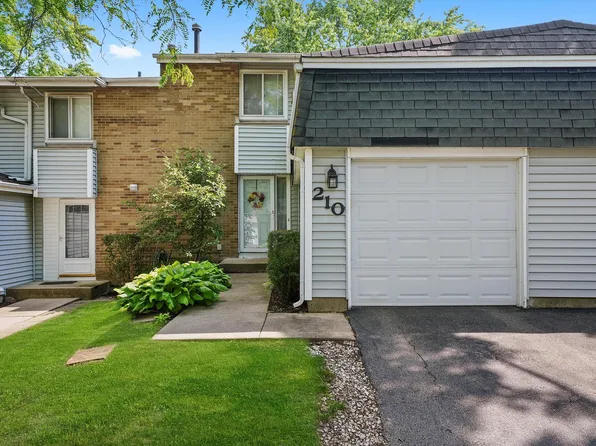 210 Diane Ln, Bolingbrook, IL 60440