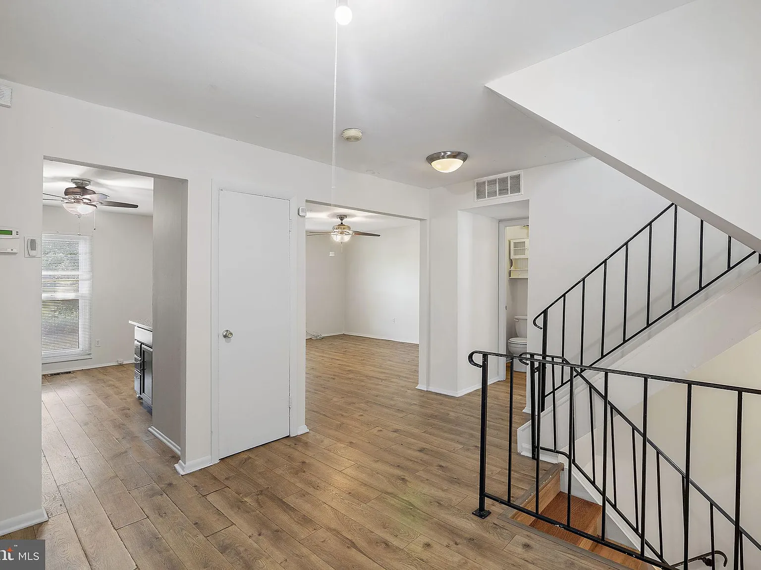 6 bed, 2.5 bath, 1681 sqft, $2,300 — Photo 4