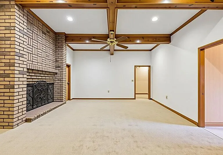 1013 Alamo Dr — Photo 2