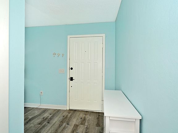 3rd image of 832 Berkshire Dr