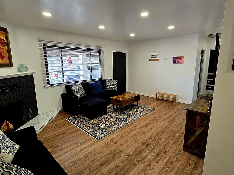 1412 Quincy St NE — Photo 5