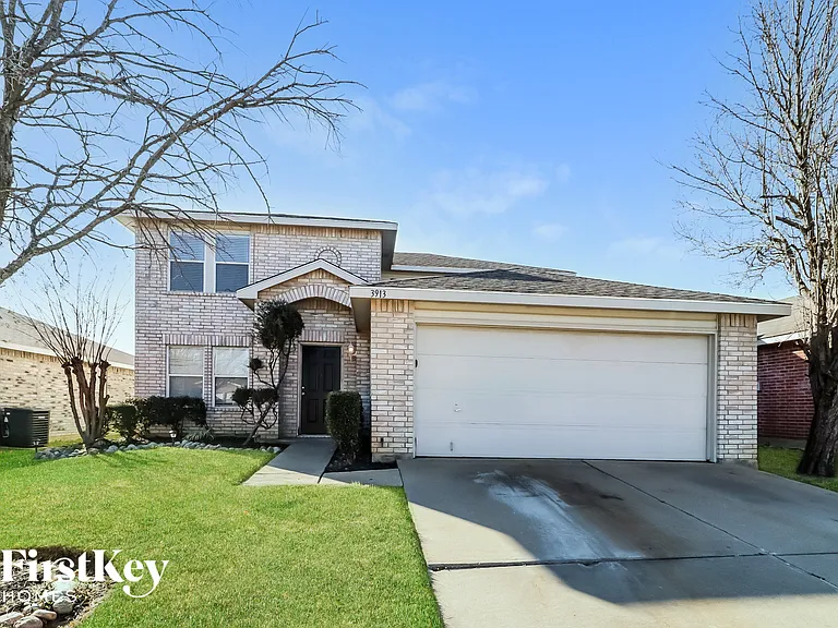 3913 Fox Run Dr — Photo 1