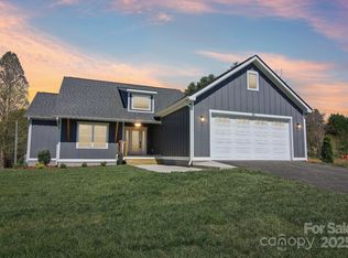 35 Haywood Park Dr, Hendersonville, NC 28791