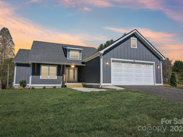 35 Haywood Park Dr, Hendersonville, NC 28791