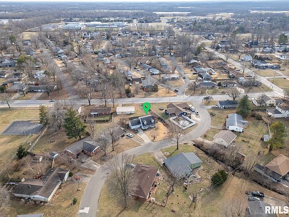 3rd image of 813 Dogwood Ln