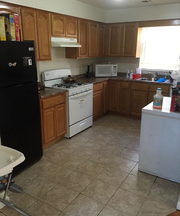 2nd image of 445-447 Hawthorne Ave