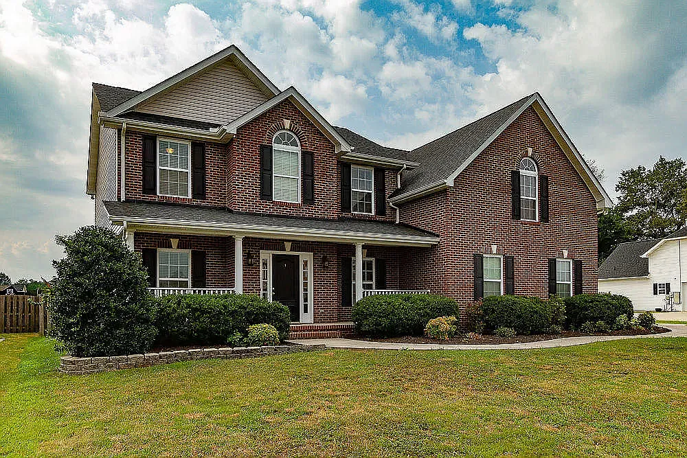 4 bed, 2.5 bath, 2826 sqft, $2,900 — Photo 2