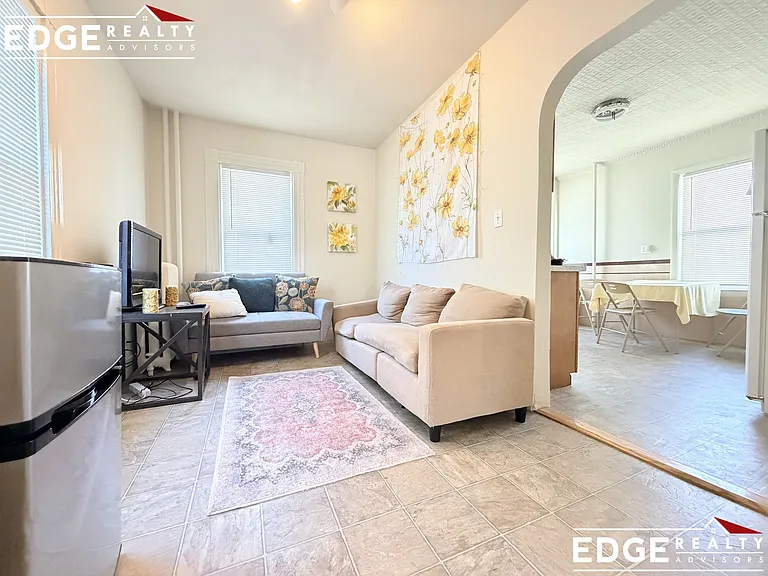 33 Winship Pl — Photo 1