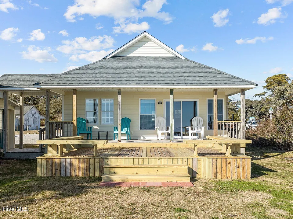 662 Island Rd