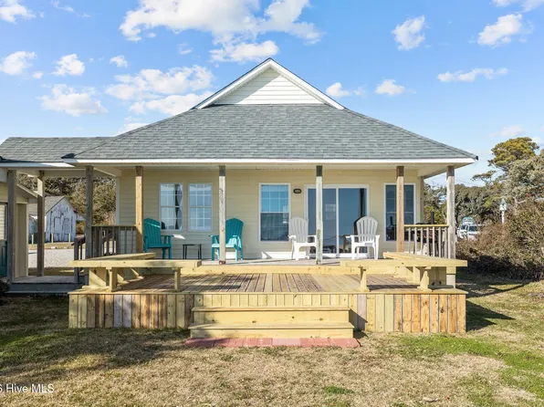 662 Island Rd, Harkers Island, NC 28531
