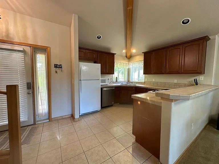 5015 Falcon Dr — Photo 3