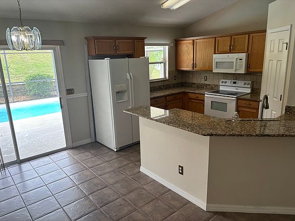 5th image of 749 Cherry Laurel St