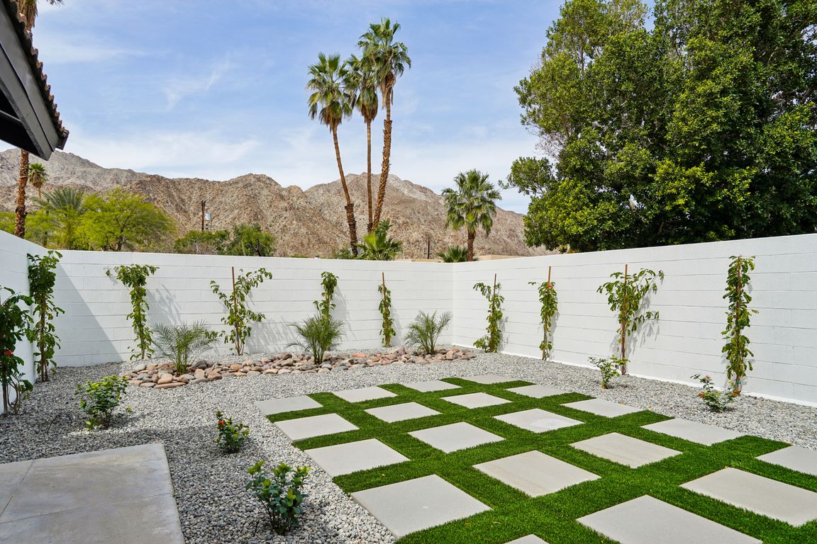 Courtyard Mountain View
