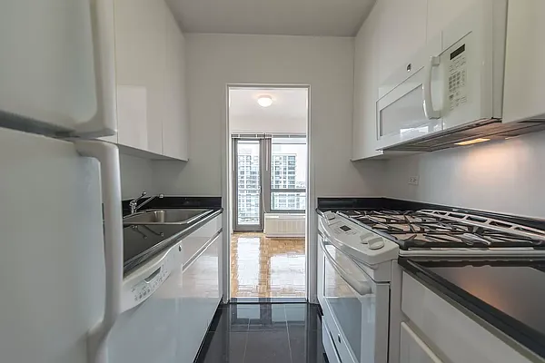 Rented by Solow Realty | media 14