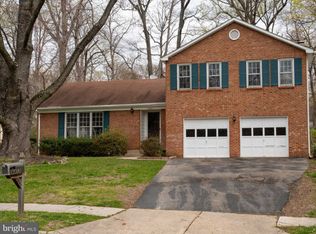 8402 Reflection Ln, Vienna, VA 22182