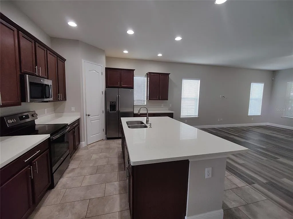 4 bed, 2.5 bath, 2054 sqft, $3,299 — Photo 3