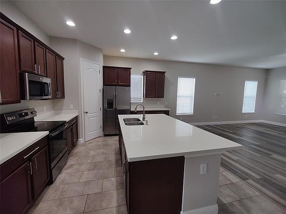 3rd image of 9042 Yonath St