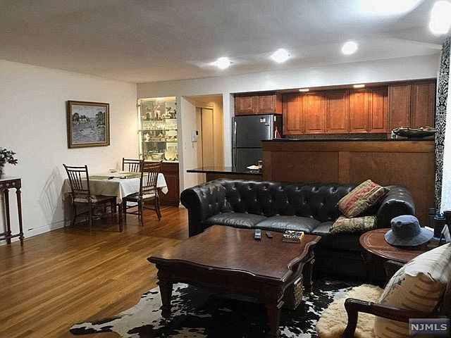 1st image of 2320 Linwood Ave #3A-203A