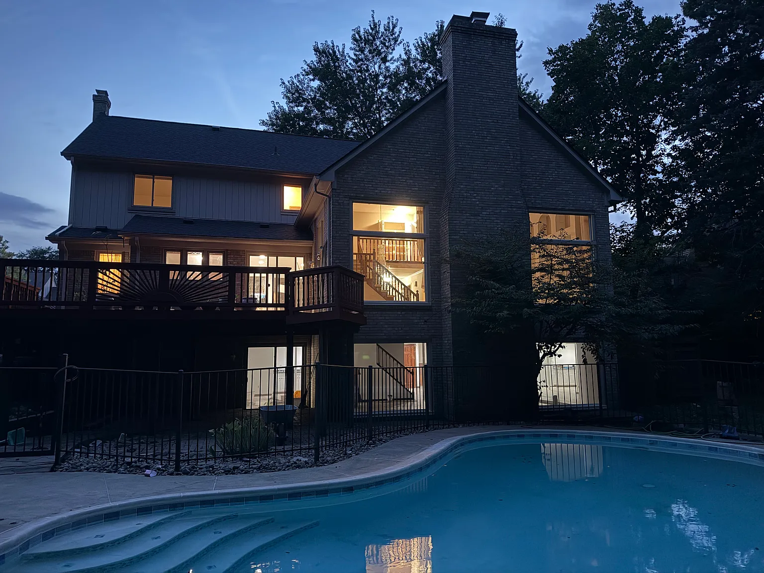 4 bed, 3876 sqft, $4,350 — Photo 3