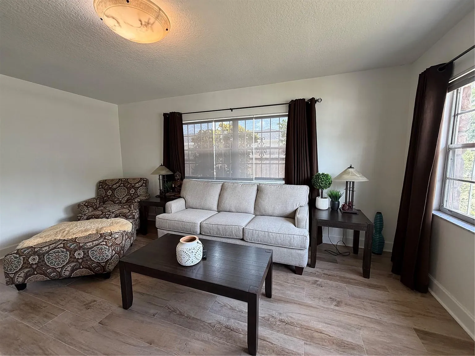 3 bed, 2.0 bath, 1155 sqft, $2,900 — Photo 4