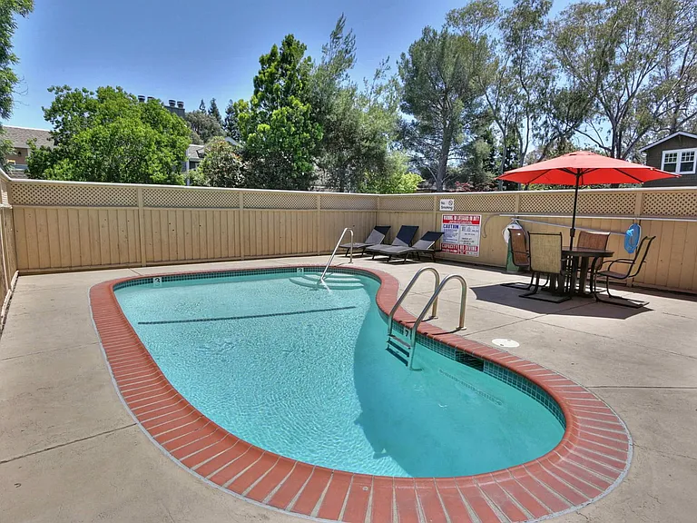 570 University Ave #21 — Photo 14