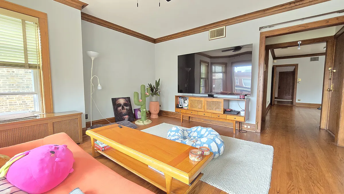 Building Photo - 5228 W Hutchinson St #2