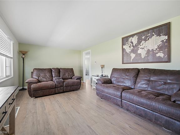5th image of 4573 Aurora St NW