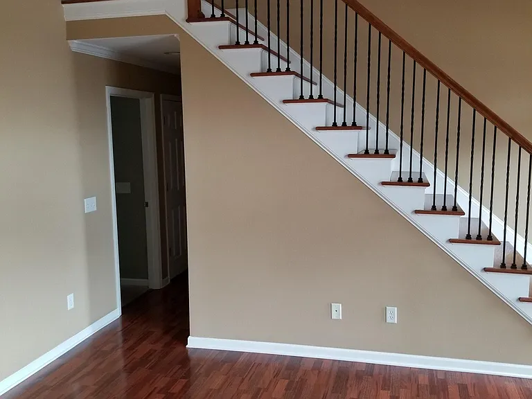 7825 Laurelton Dr — Photo 3