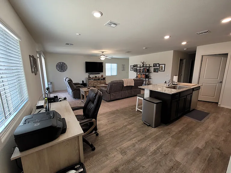517 W Black Hawk Pl — Photo 5