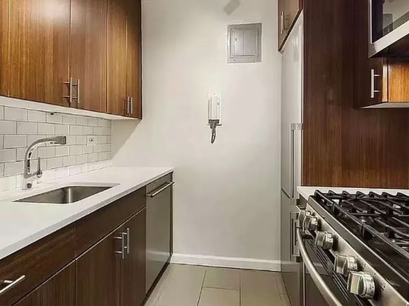 300 E 46th St APT 19B