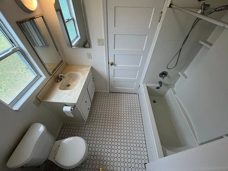 565 Hobbs Ln — Photo 7