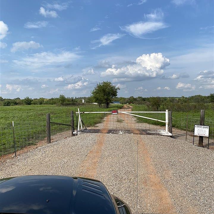 1st image of 917 Taylor Lake Rd