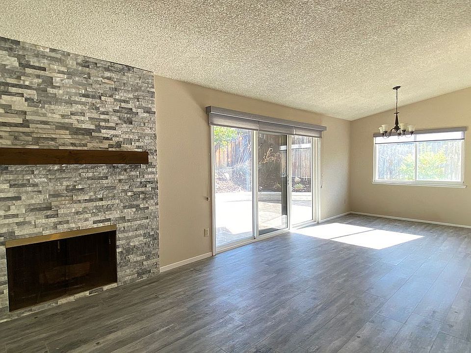 Family/dining room