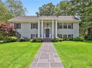 75 Sara Ln, New Rochelle, NY 10804