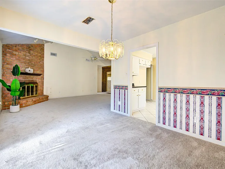 1927 Ash Meadow Dr — Photo 6