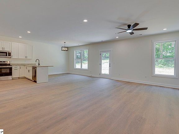 3rd image of 3 Carter Dr