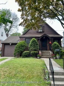 102 E Raleigh Ave, Staten Island, NY, 10310