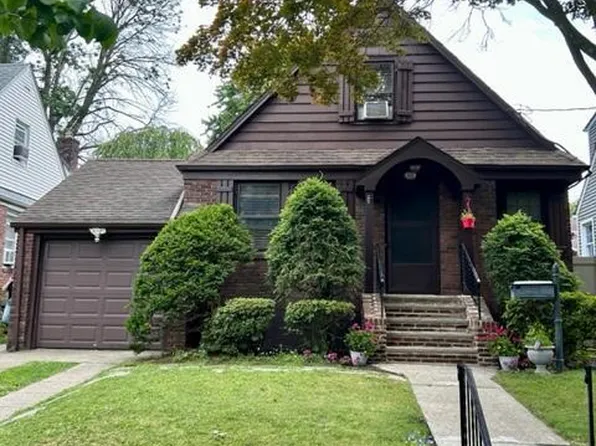 102 E Raleigh Ave, Staten Island, NY 10310