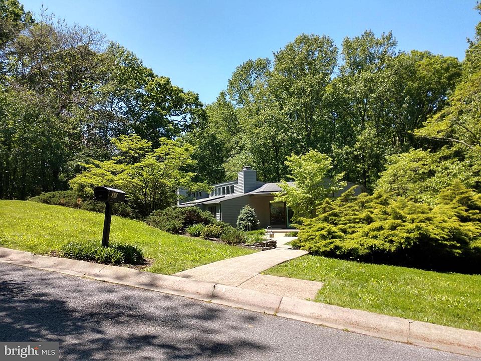 2nd image of 36 Beethoven Dr