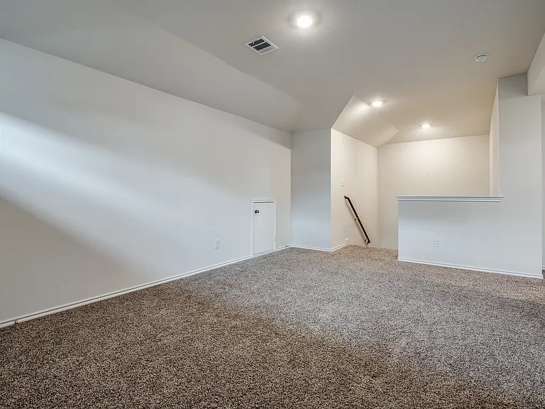 728 Glover Dr — Photo 13