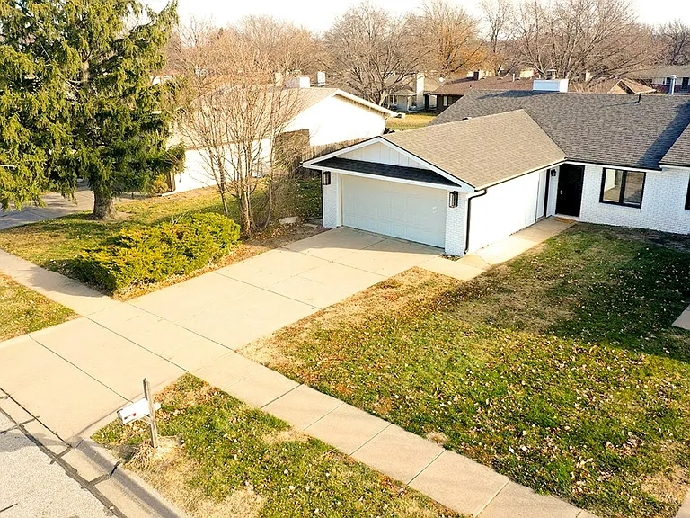 2318 SW 19th St — Photo 33