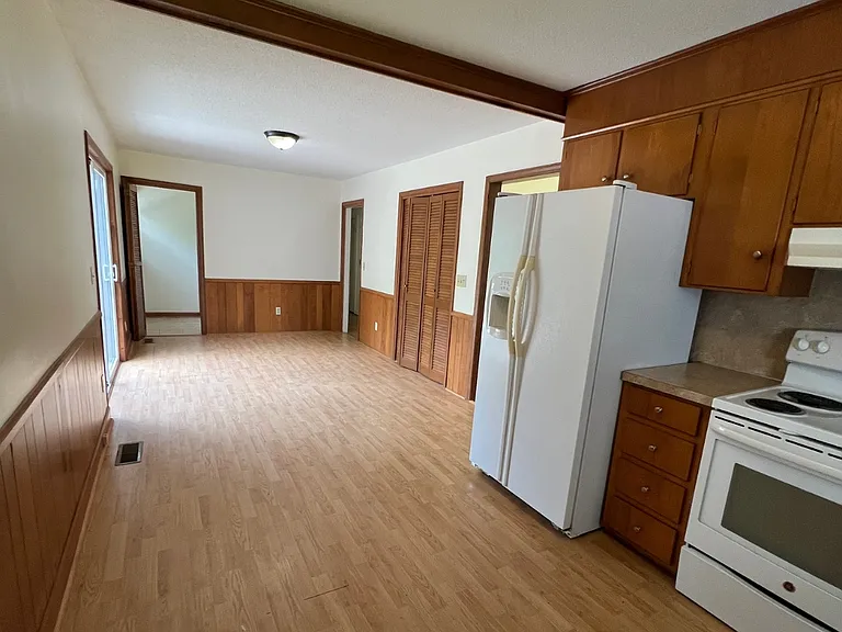 1521 Cedar Ln — Photo 4
