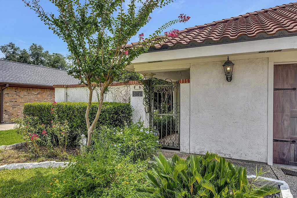 3 bed, 2.5 bath, 3200 sqft, $2,900 — Photo 3