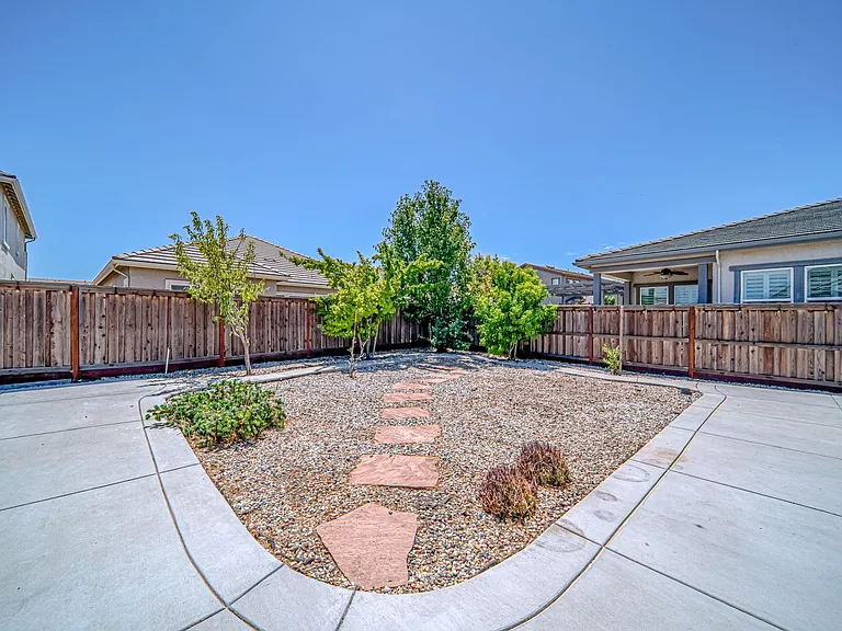 1914 Balsam Ct — Photo 6