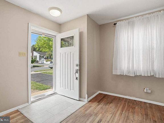 4th image of 1008 Gilbert Rd